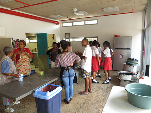 volunteers-from-parishes-and-schools-helping-prepare-lunch-for-the-homeless